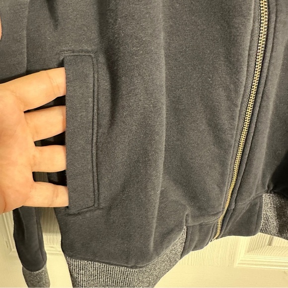 Under Armour size small black/gray zip up jacket, logo on placket, loose fit - Picture 4 of 12